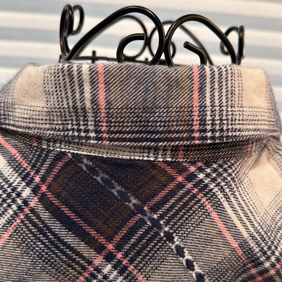 Ariat Women’s western Flannel - Picture 5 of 6